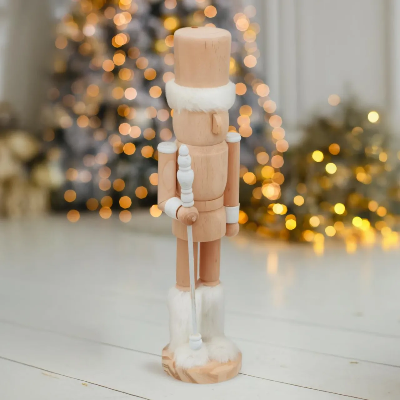 Père Noël, Animaux Et Personnage|JJA Casse-noisette en bois (H38 cm) Bottes fourrées Blanc et bois clair Naturel