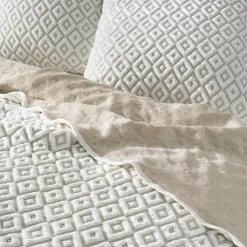 Couvre-Lit Et Édredon|DOUCEUR D'INTERIEUR Couvre-lit et 2 taies d'oreiller (220 x 240 cm) Joana Beige