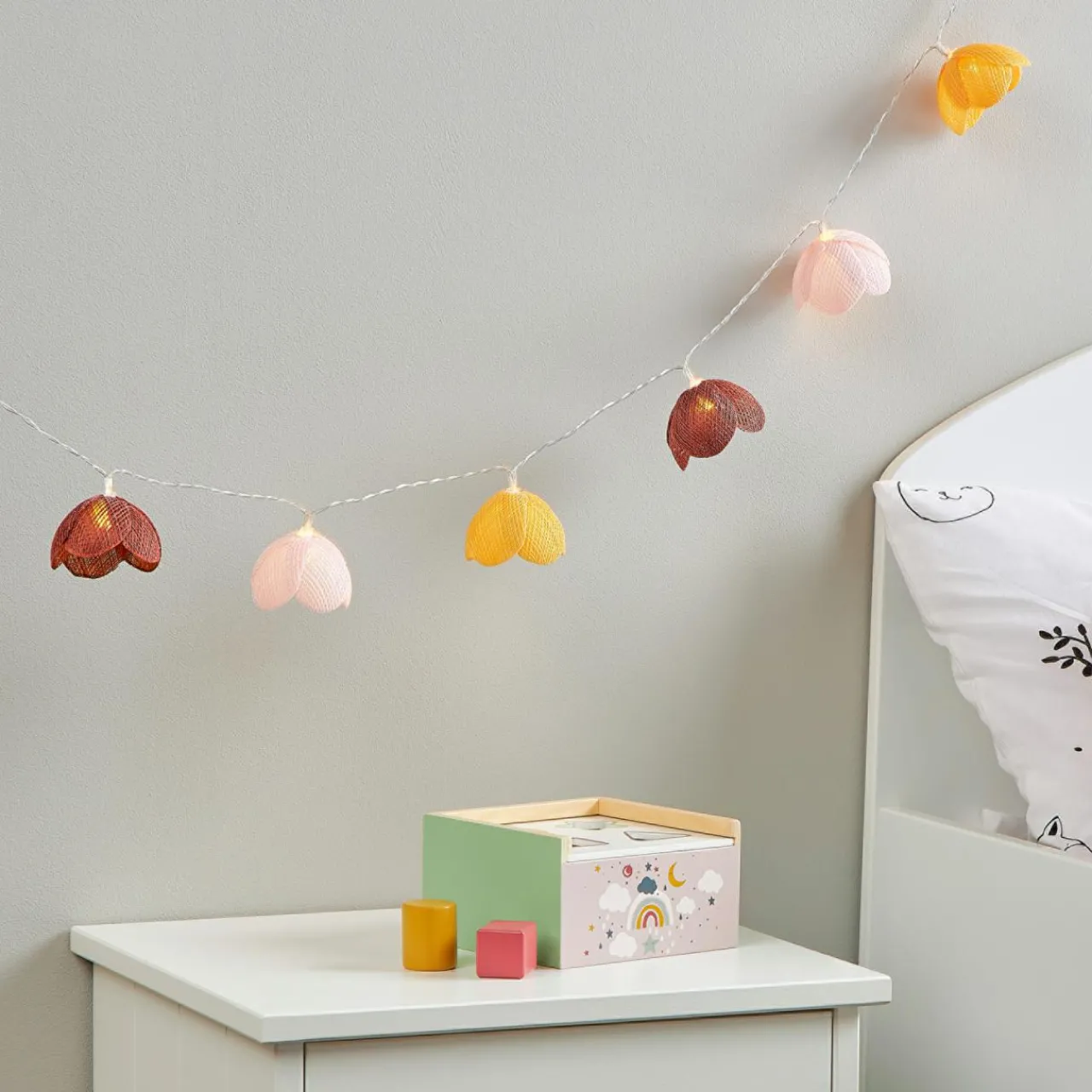 Luminaire Enfant|OSTARIA Guirlande lumineuse LED enfant (135 cm) Fleurs Multicolore