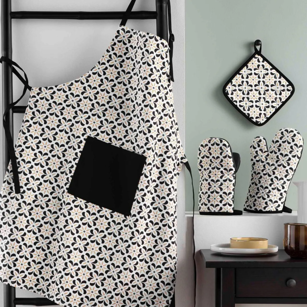 Accessoire Cuisine|douceur d'intu017drieur Tablier de cuisine coton avec poche (60 x 84 cm) Solaris Noir